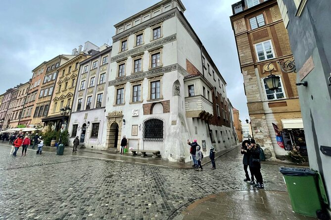 Warsaw's Old Town A Self-Guided Audio Tour - Following Resistance: Kiliński and Mały Powstaniec