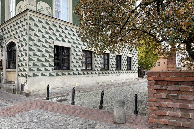 Warsaw's Old Town A Self-Guided Audio Tour - Where You Finish: Strong Man Statue and River Vistula Views