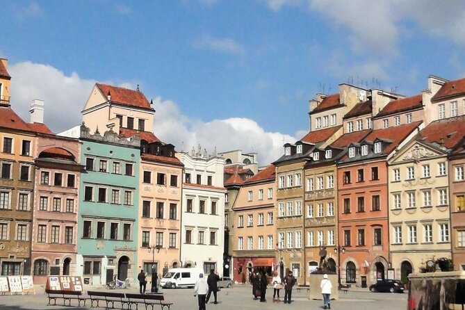 Warsaw's Old Town A Self-Guided Audio Tour - Castle Square and Royal Castle: Fortifications and Power in Plain Sight