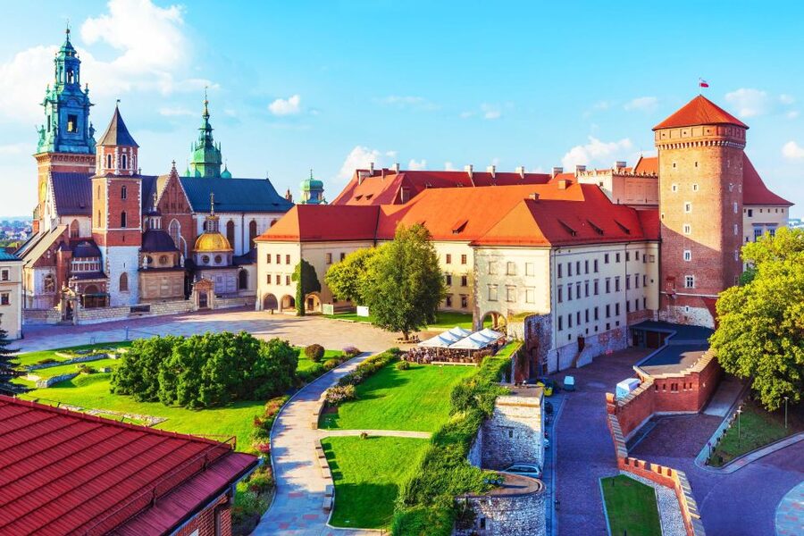 Warsaw to Auschwitz and Krakow Old Town Full-Day Trip by Car - 11-hour option: Auschwitz from Warsaw with snacks planning