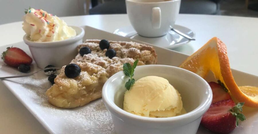Warsaw: Traditional Food Tour with Old Town Sightseeing - The first restaurant feast: up to 13 Polish dishes, traditions, and Warsaw-only flavors