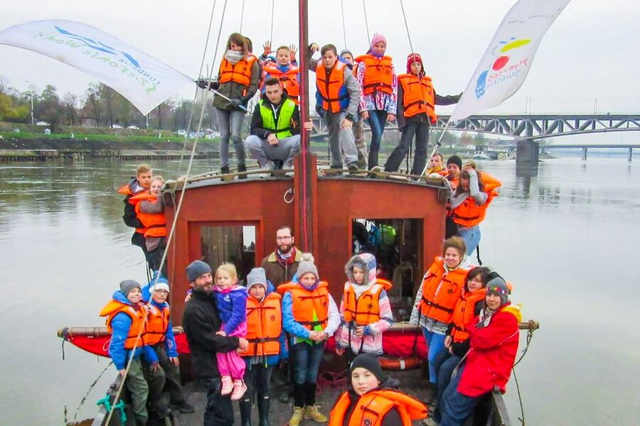 Warsaw: Traditional Galar Cruise on The Vistula River - Route walkthrough: from bridges to Old Town skyline