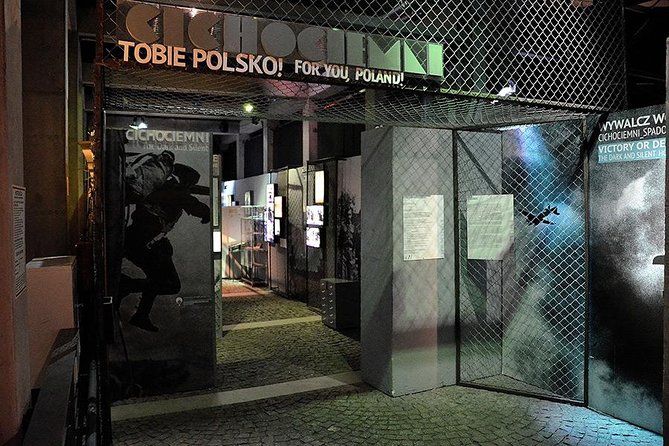 Warsaw Uprising Museum (1944) + POLIN Museum : SMALL GROUP /inc. Pick-up/ - Audio guides: how to use them without losing the thread