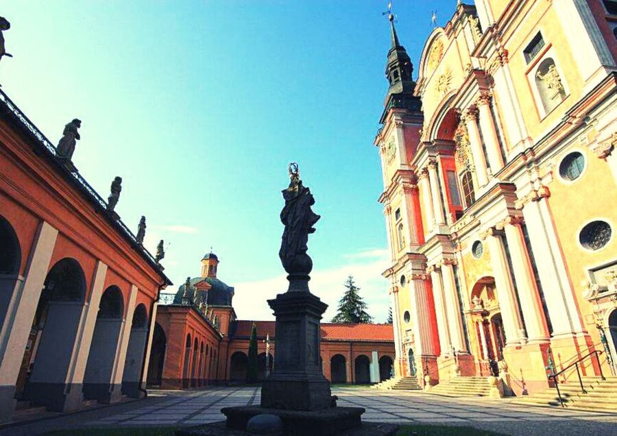 Warsaw: Wolf's Lair & Swieta Lipka Small-Group Tour + Lunch - Price and logistics: is $370 good value?