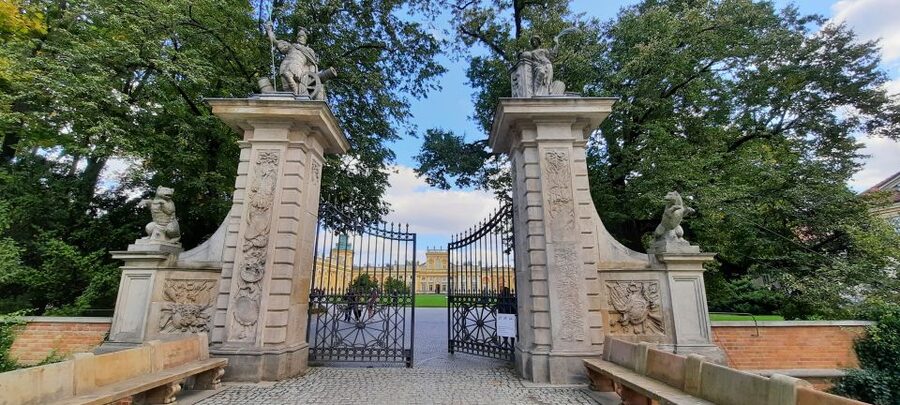 Wilanów Palace: 2-Hour Guided Tour with Entrance Tickets - Royal Library, Queen’s Bedroom, chapel: how interiors become a story