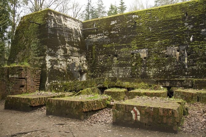Wolfs Lair and Swieta Lipka Small Group Tour from Warsaw with Lunch - Święta Lipka and the Baroque church stop: what to look for during the 1-hour visit