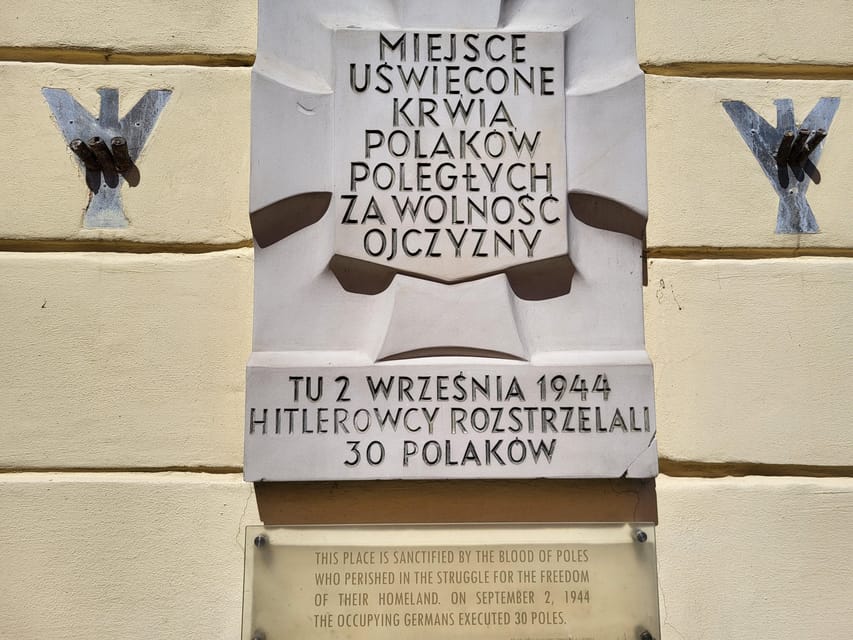World War 2 in Warsaw walking tour in English - Execution sites and 1944 Warsaw Uprising strongholds: resistance with names and places