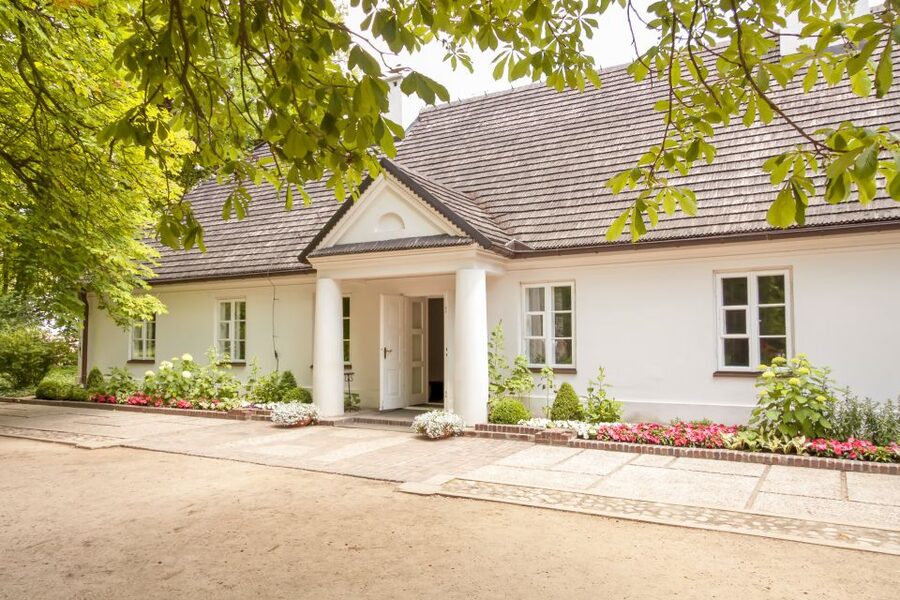 Zelazowa Wola: Frederic Chopin Half-Day Private Tour - The Botanical Park Behind the Manor: A Calm Reset