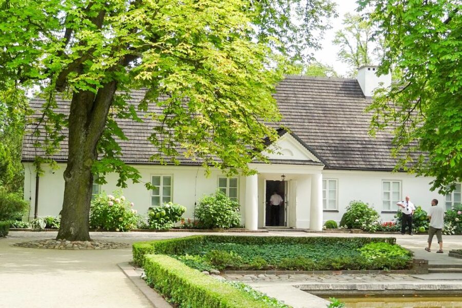 Zelazowa Wola: Frederic Chopin Half-Day Private Tour - The Role of the Guide: Where the Best Moments Come From